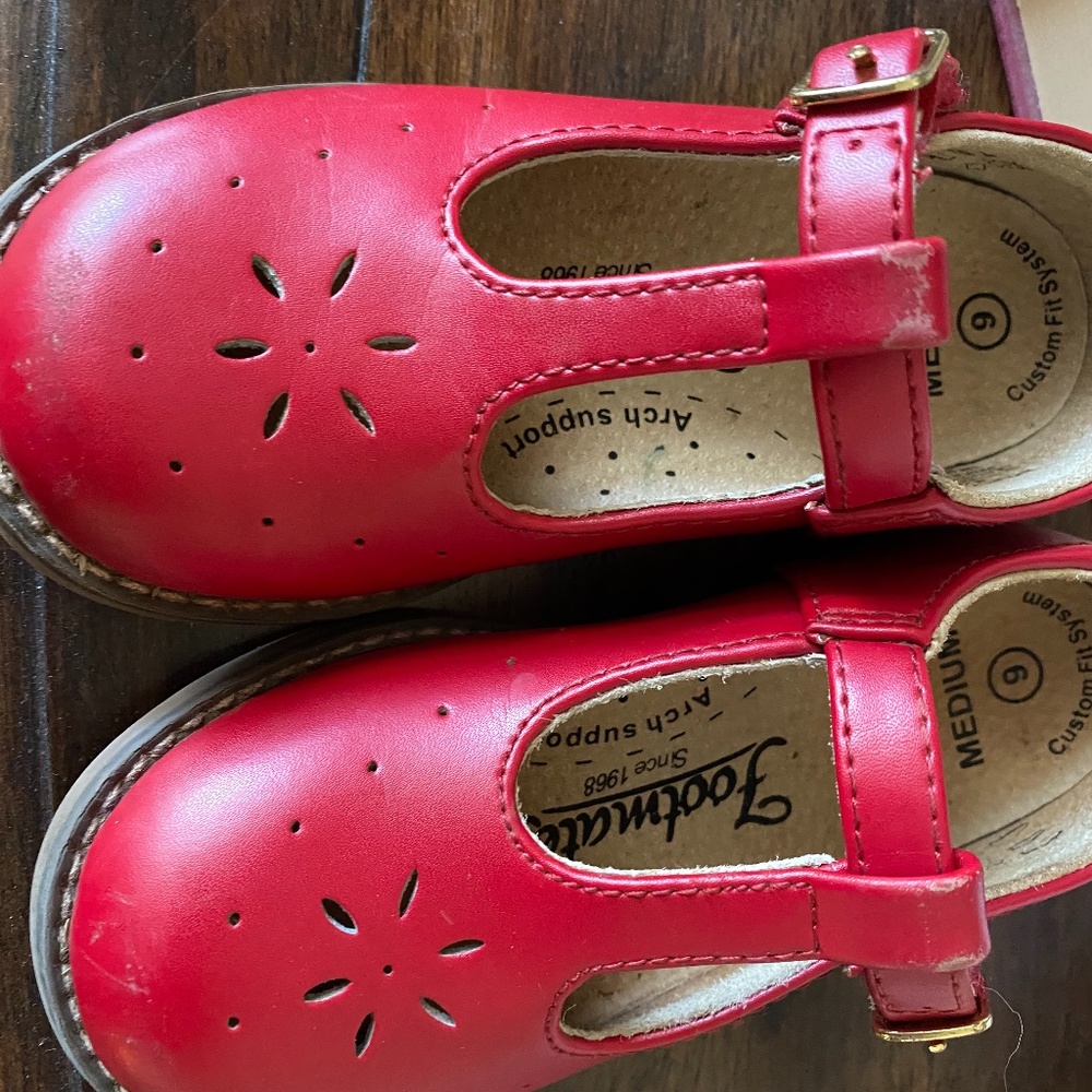 Toddler 9 Mary Jane leather like new